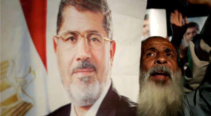 Mursi, 15 gün daha gözaltında tutulacak