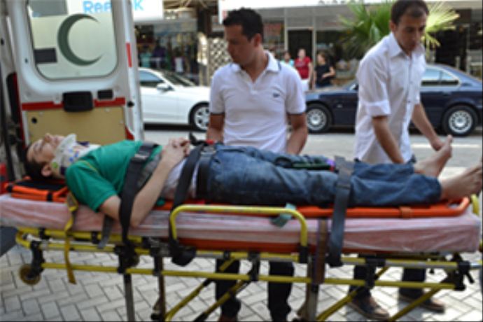 Asansör boşluğuna düşen genç yaralandı Asansör boşluğuna düşen genç yaralandı