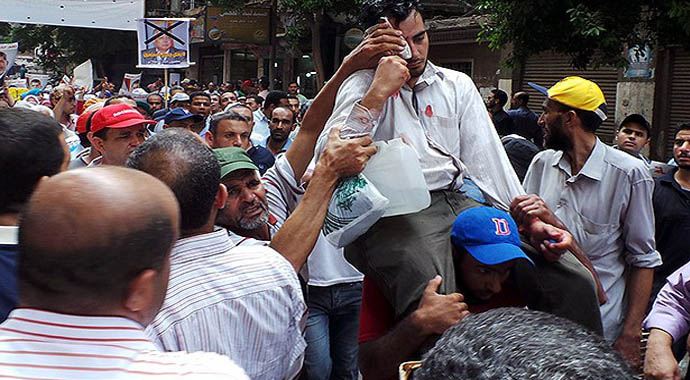 Mısır'da darbe karşıtlarına polis müdahalesi Mısır'da darbe karşıtlarına polis müdahalesi
