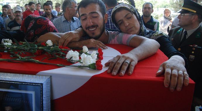 Acılı abla, 'Kardeşimin ölümünü açıklasınlar' Acılı abla, 'Kardeşimin ölümünü açıklasınlar'