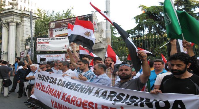 Taksim Meydanı'nda Mısır katliamı protestosu