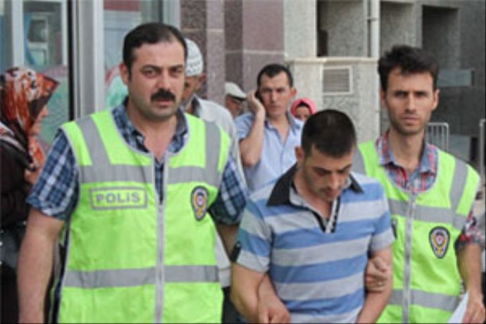Polis kasasını soyan hırsızlara 44 yıl hapis Polis kasasını soyan hırsızlara 44 yıl hapis