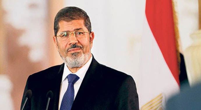 Mursi, bir ay daha tutuklu kalacak