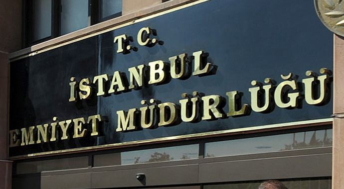 Emniyet Müdürlüğü'ne araçla girmeye kalkıştı