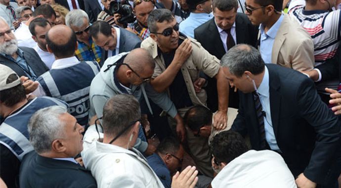 Bozdağ'a yumruklu saldırı Bozdağ'a yumruklu saldırı
