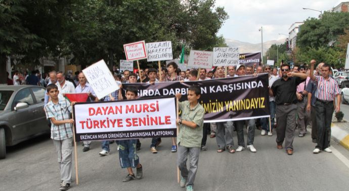 Erzincan'da Mısır'da ölenler için cenaze namazı kılındı Erzincan'da Mısır'da ölenler için cenaze namazı kılındı