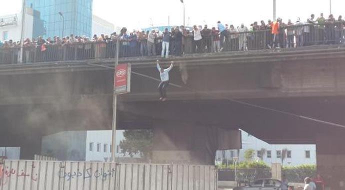 Mısır'da kurşunlardan böyle kaçtılar Mısır'da kurşunlardan böyle kaçtılar