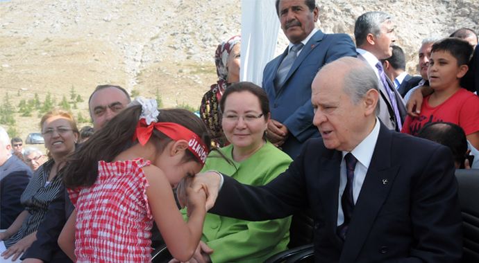 Bahçeli, Kayseri&#039;de cirit izledi