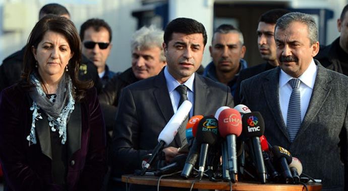 BDP heyeti İmralı'dan döndü, Öcalan'ın mesajını açıkladı BDP heyeti İmralı'dan döndü, Öcalan'ın mesajını açıkladı