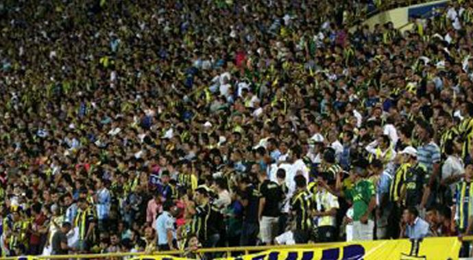 Fenerbahçe taraftarı Torku Konyaspor&#039;u ayakta alkışladı