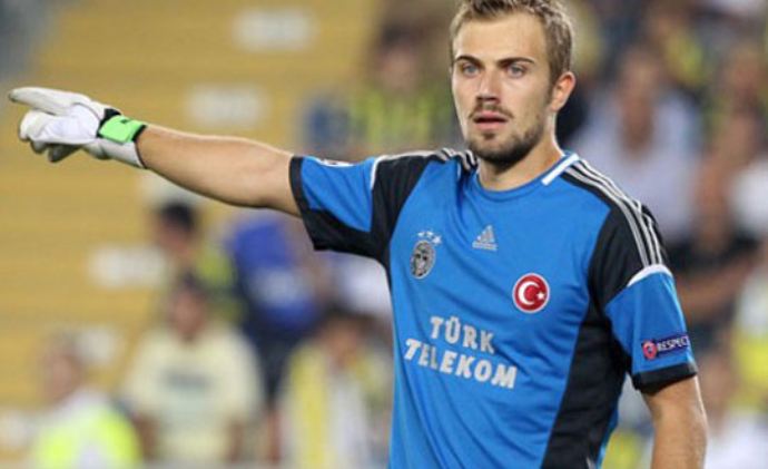Mert Günok penaltı kurtardı, üç gol yedi, Twitter yıkıldı