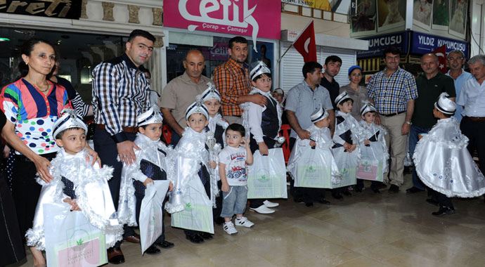 Bursa Kapalı Çarşı'da sünnet heyecanı Bursa Kapalı Çarşı'da sünnet heyecanı