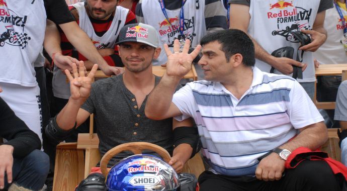 Kenan Sofuğlu&#039;ndan Mısır&#039;a &#039;Rabia&#039; selamı