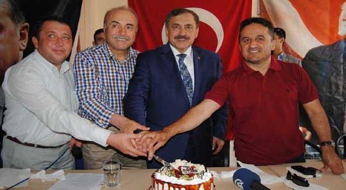 Veysel Eroğlu'na doğum günü sürprizi