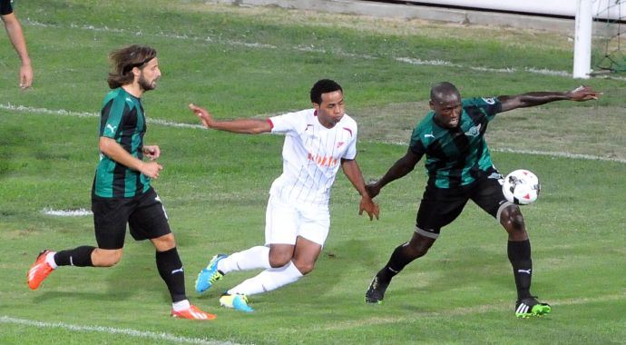 Akhisar'dan 3 gollü başlangıç
