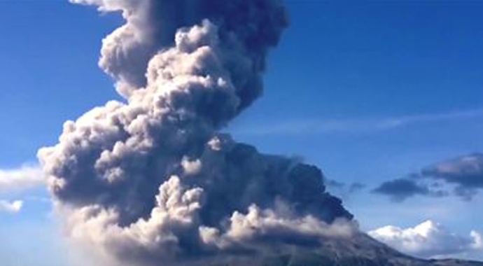 Japonya'da yanardağ dehşet saçtı