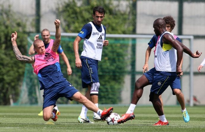 Fenerbahçe, Arsenal'e bileniyor Fenerbahçe, Arsenal'e bileniyor