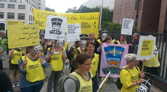 Berlin Büyükelçili önünde Mısır protestosu Berlin Büyükelçili önünde Mısır protestosu