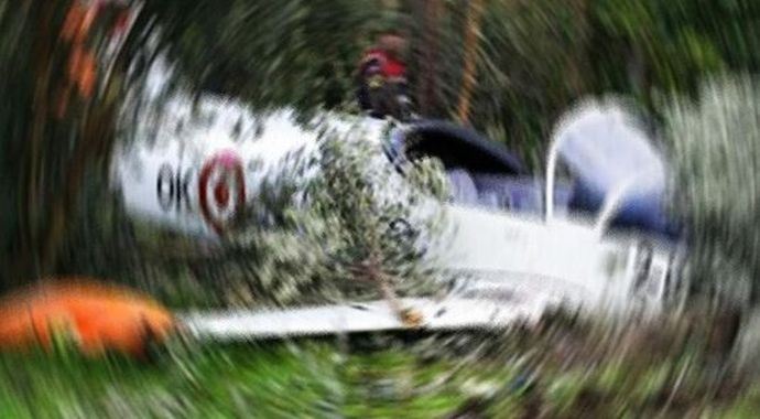 Almanya'da uçak düştü, 3 ölü Almanya'da uçak düştü, 3 ölü