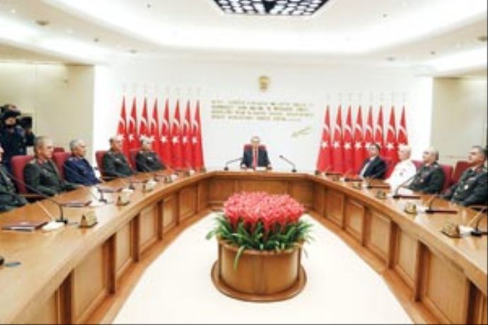 İlk defa bir koramiral toplantıya katıldı!.. İlk defa bir koramiral toplantıya katıldı!..