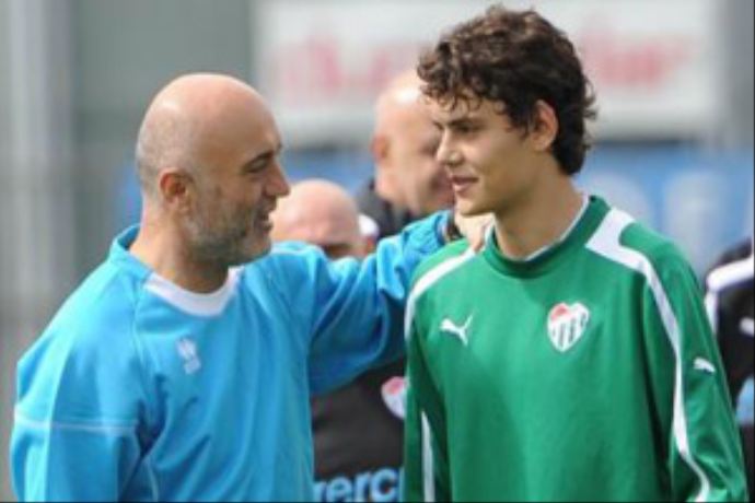 Enes Ünal en genç forma giyen oyuncu oldu Enes Ünal en genç forma giyen oyuncu oldu