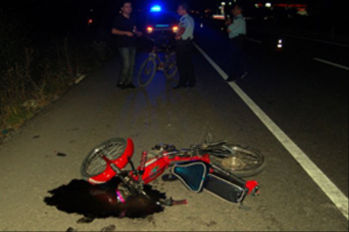 Motosikletle otomobil çarpıştı , 2 ölü Motosikletle otomobil çarpıştı , 2 ölü