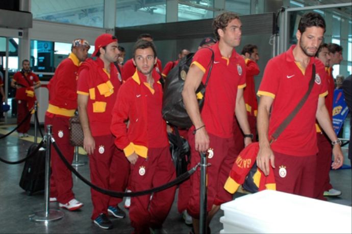 Galatasaray İngiltere'ye gitti Galatasaray İngiltere'ye gitti