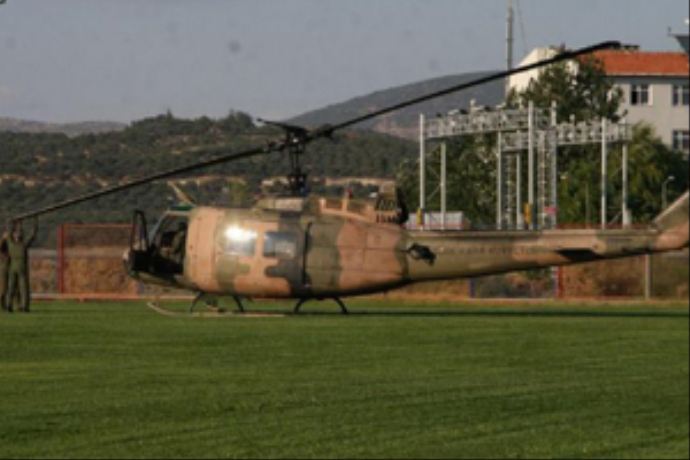 Askeri helikopter acil iniş yaptı