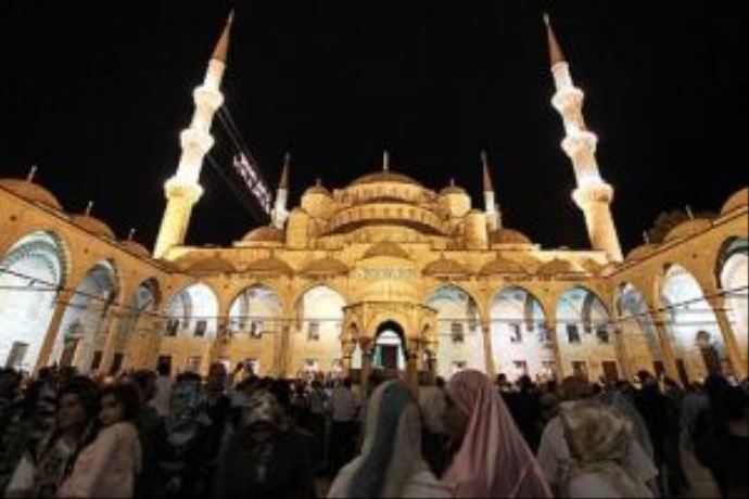 Bu gece bin aydan daha hayırlı Bu gece bin aydan daha hayırlı