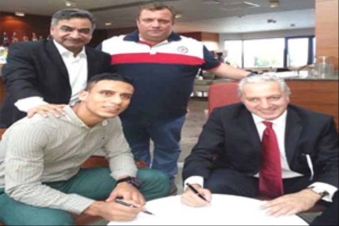 Ali Adnan resmi sözleşmeyi imzaladı Ali Adnan resmi sözleşmeyi imzaladı