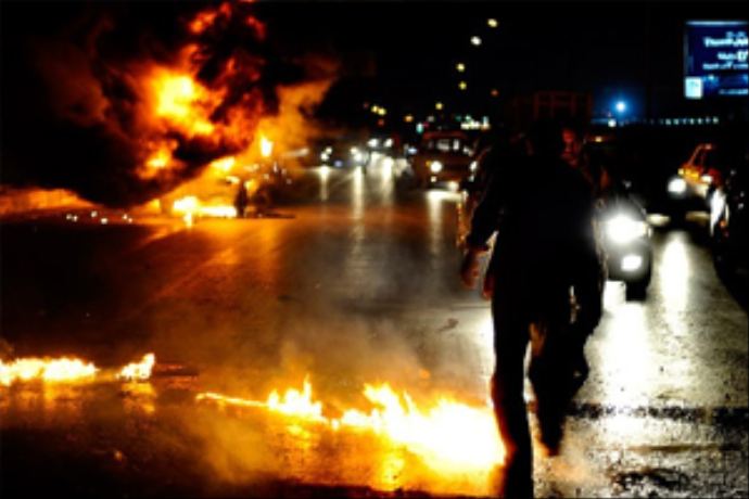Mısır'da demokrasi yanlılarına saldırı, 100 yaralı Mısır'da demokrasi yanlılarına saldırı, 100 yaralı