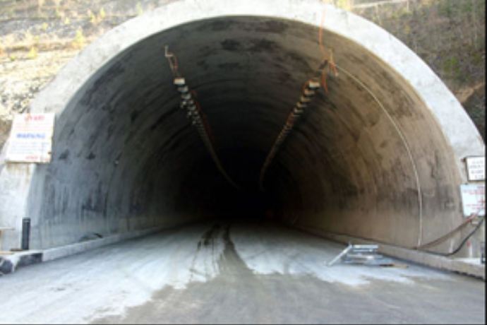 Bahçesaray yoluna 2 kilometrelik çığ tüneli Bahçesaray yoluna 2 kilometrelik çığ tüneli