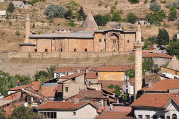 Ecdattan 785 yıl önce alttan ısıtma sistemi