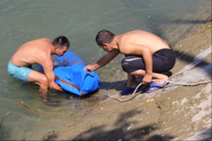 Suda kaybolan genç 4 saat sonra bulundu 
