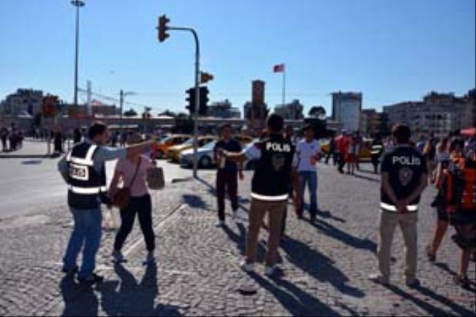 Taksim yine karıştı, polis müdahale etti Taksim yine karıştı, polis müdahale etti