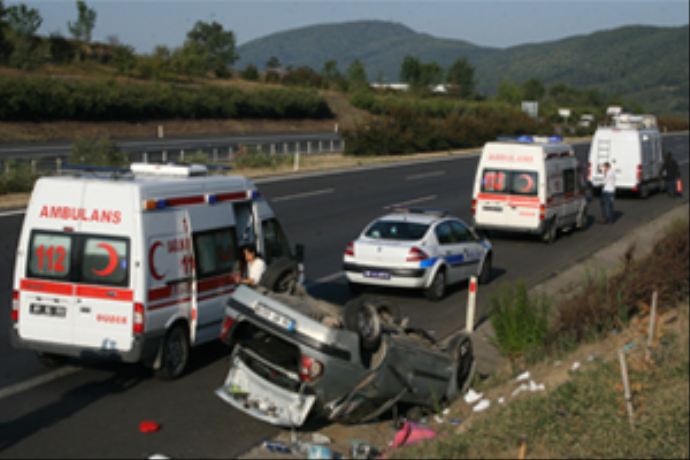 Tem otoyolunda kaza, 3 ölü Tem otoyolunda kaza, 3 ölü