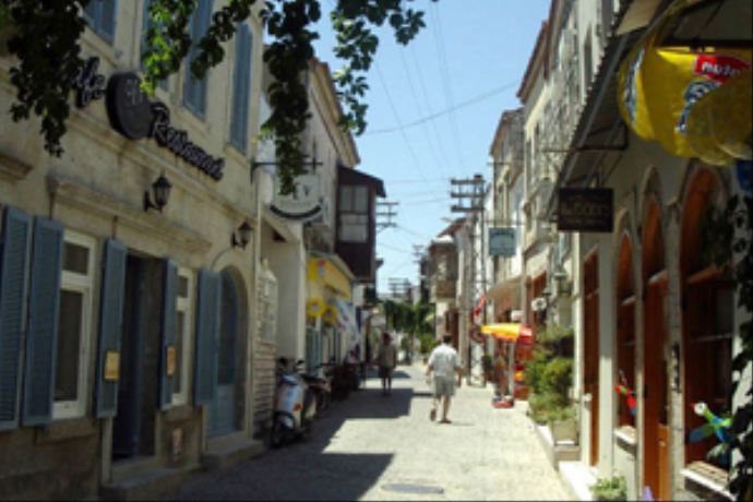 İzmir sokakları boş kaldı