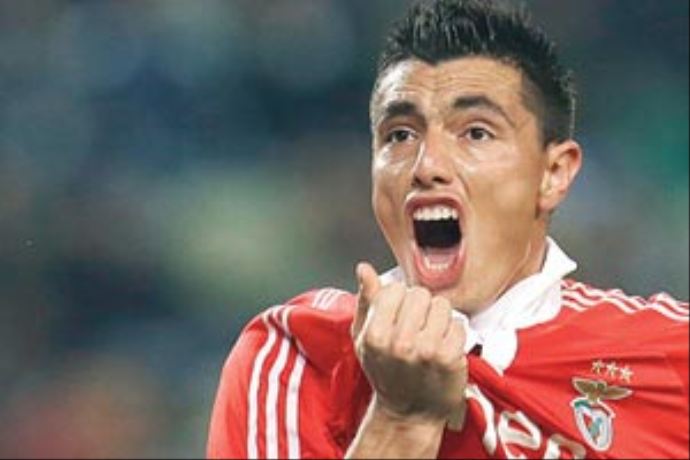 Cardozo&#039;nun menajeri Benfica&#039;ya köpürdü