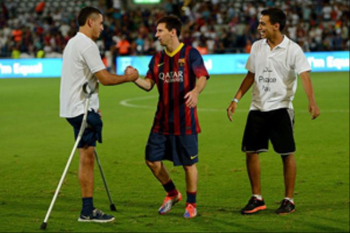 Barcelonalı futbolcular Filistinli çocuklarla antrenman yaptı Barcelonalı futbolcular Filistinli çocuklarla antrenman yaptı