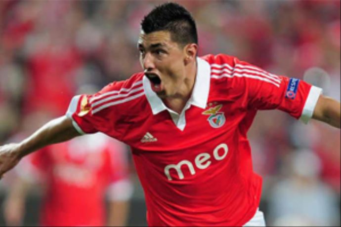 Oscar Cardozo koptu geliyor Oscar Cardozo koptu geliyor