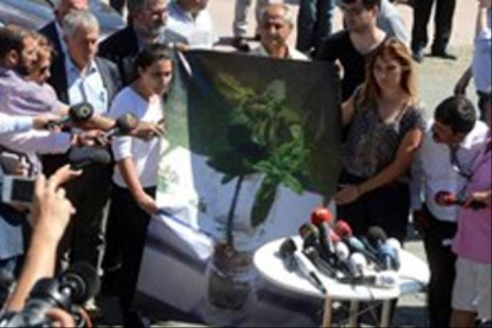 Dursun Çiçek ve Tuncay Özkan kızları eylem yaptı Dursun Çiçek ve Tuncay Özkan kızları eylem yaptı
