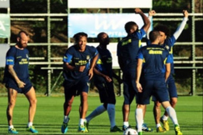 Fenerbahçe&#039;de Webo ve Topal takımla çalıştı