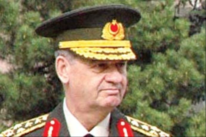 Ceza alan komutanların rütbeleri sökülecek
