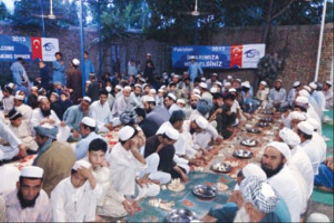 Türkmen köyünde iftar vakti Türkmen köyünde iftar vakti