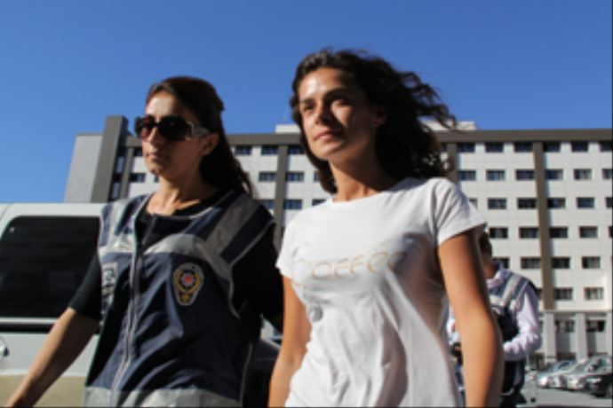 Uyuşturucu operasyonunda gözaltına alınan ünlüler Adli Tıp&#039;ta
