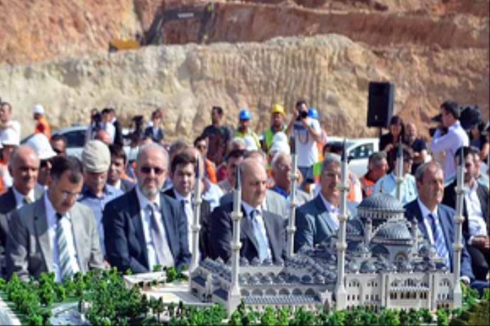 Çamlıca Tepesi Camii'nin temeli atıldı Çamlıca Tepesi Camii'nin temeli atıldı
