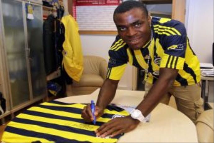 Emenike İstanbul'a geliyor Emenike İstanbul'a geliyor