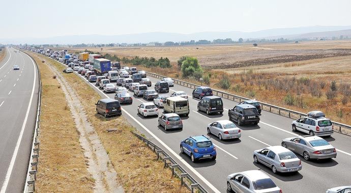 Tatilciler yollarda perişan oldu