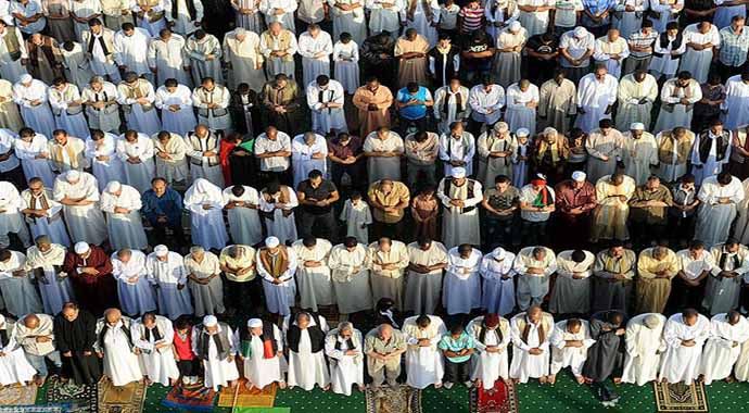 ABD'de Müslümanlar camilere sığmadı ABD'de Müslümanlar camilere sığmadı