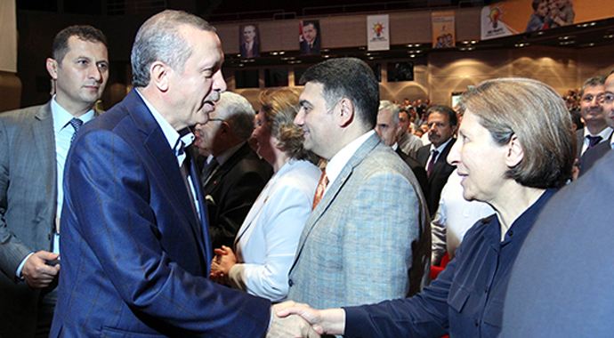 Başbakan Tayyip Erdoğan, partililerle tek tek bayramlaştı Başbakan Tayyip Erdoğan, partililerle tek tek bayramlaştı